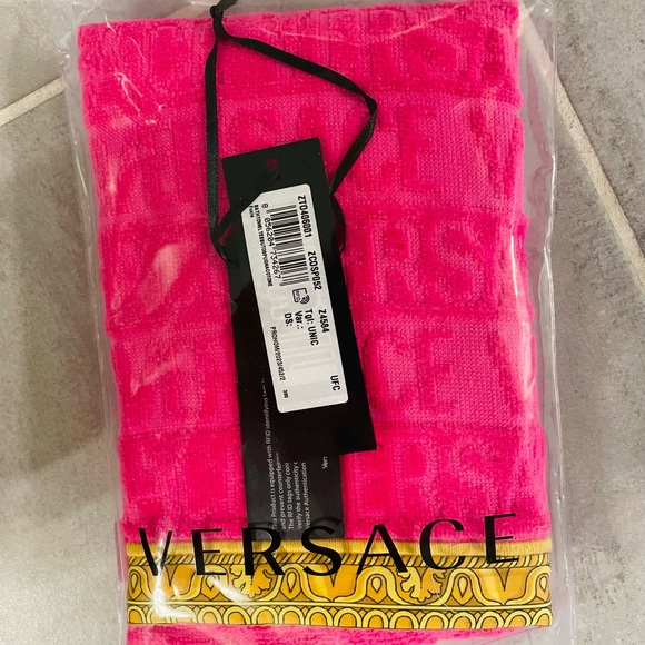 New, authentic Versace, hand towels, 100% cotton, in fuchsia. Made in Italy. - Picture 5 of 5